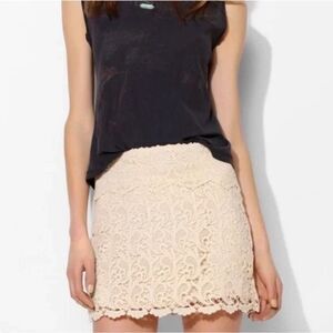 ✨Pins and Needles crochet pencil Sz small skirt cream✨